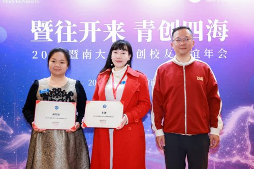 优秀助理班主任韦渊、赖伟娟