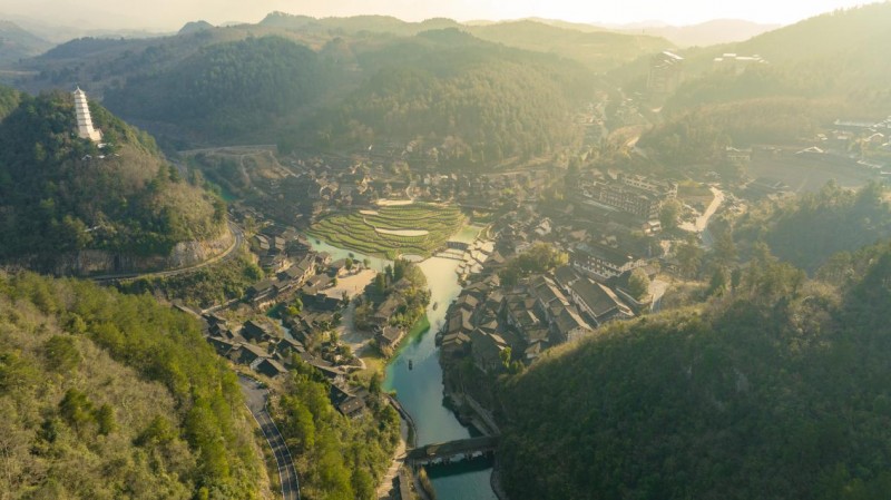 艺术赋能文旅，贵州首个艺术联盟落地乌江寨，开启“艺术+”共生新篇章