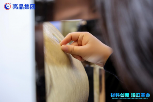 卫浴板材实力厂家标杆：亮晶集团19年深耕之路