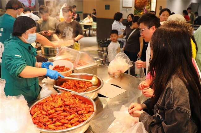 京东七鲜“冠军虾”新虾上市 凭什么成为小龙虾熟虾界顶流？