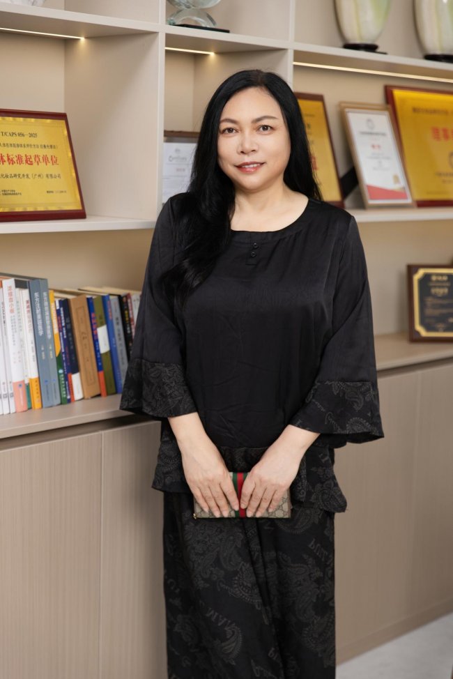 澳亚化妆品研究开发（广州）有限公司创始人、资深化妆品高级配方师 廖翠琴