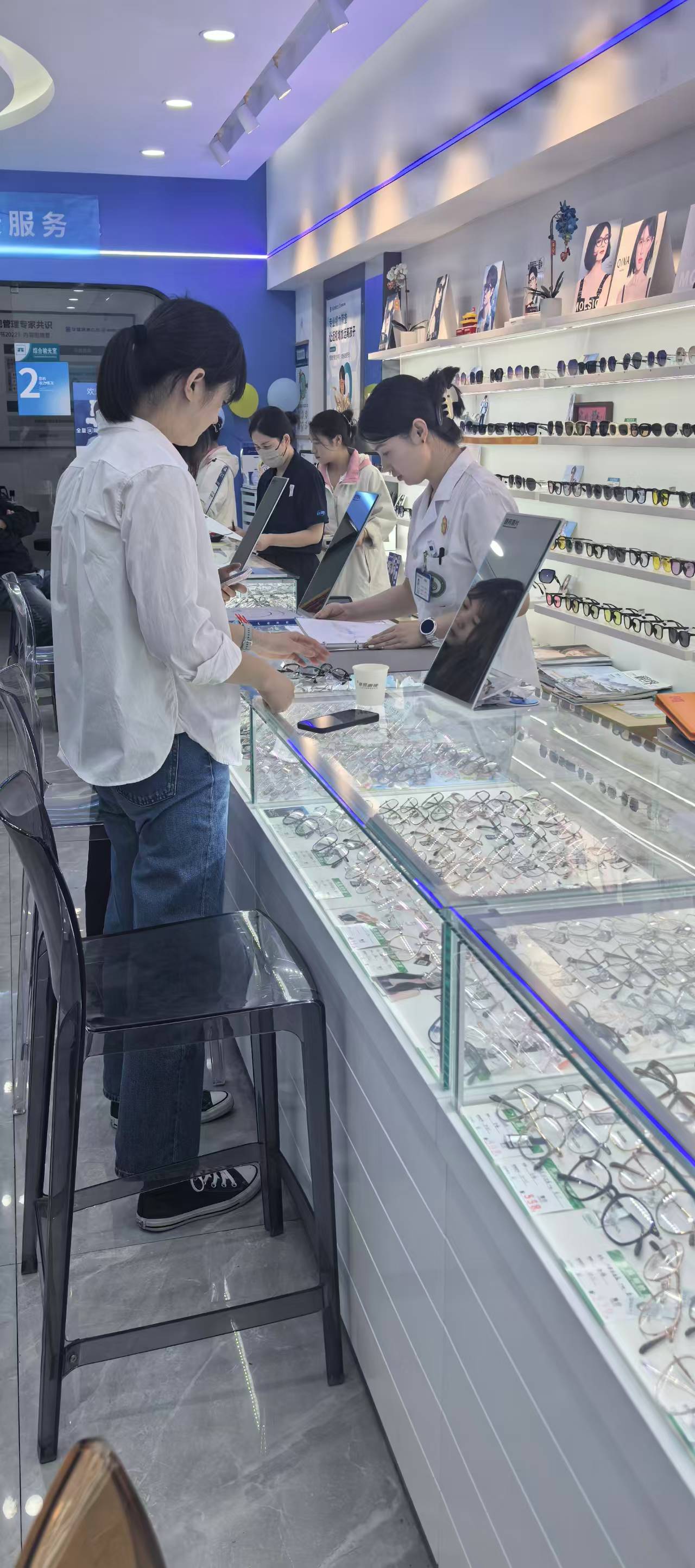 眯眼、歪头、看不清黑板？别等视力“悄悄