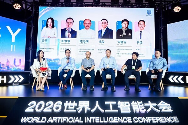 联合利华携手行业伙伴探讨AI赋能产品创新的机遇与实践（从左至右：联合利华中国研发策略与运营负责人梁燕、美业颜究院联合创始人彭焕章 、上海交通大学数学科学学院及人工智能学院陈洛南、联合利华中国研发中心副总裁沈俊、上海巧良三维科技有限公司总经理、中国3D打印文化博物馆执行馆长汤鲁吉、猫鼬AI CEO罗佳）