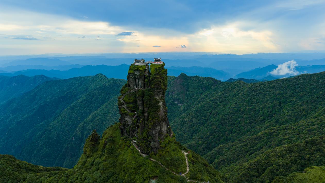 从山脚补给到山上打卡：康师傅绿茶携手梵净山解锁登山文旅新体验